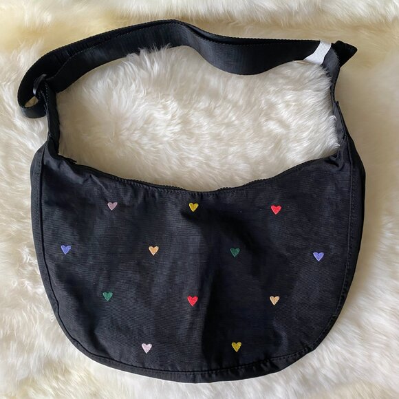 BAGGU Handbags - NWT Baggu Crescent Bag Medium - Embroidered Hearts